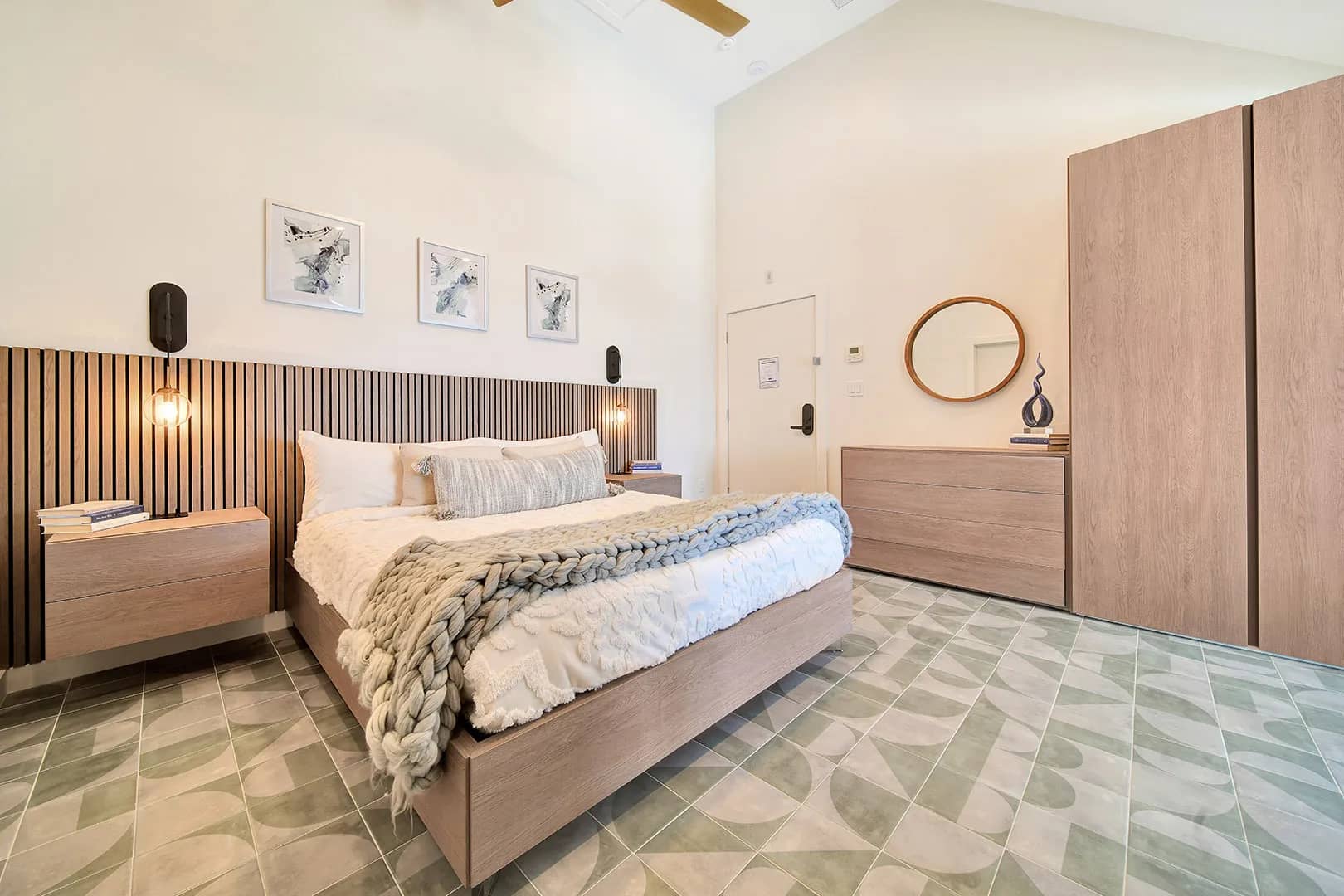 Island View Deluxe King - image