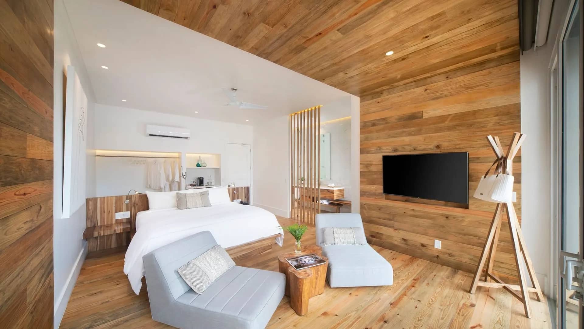 Deluxe Tropical Suite King Bed Private Pool - image