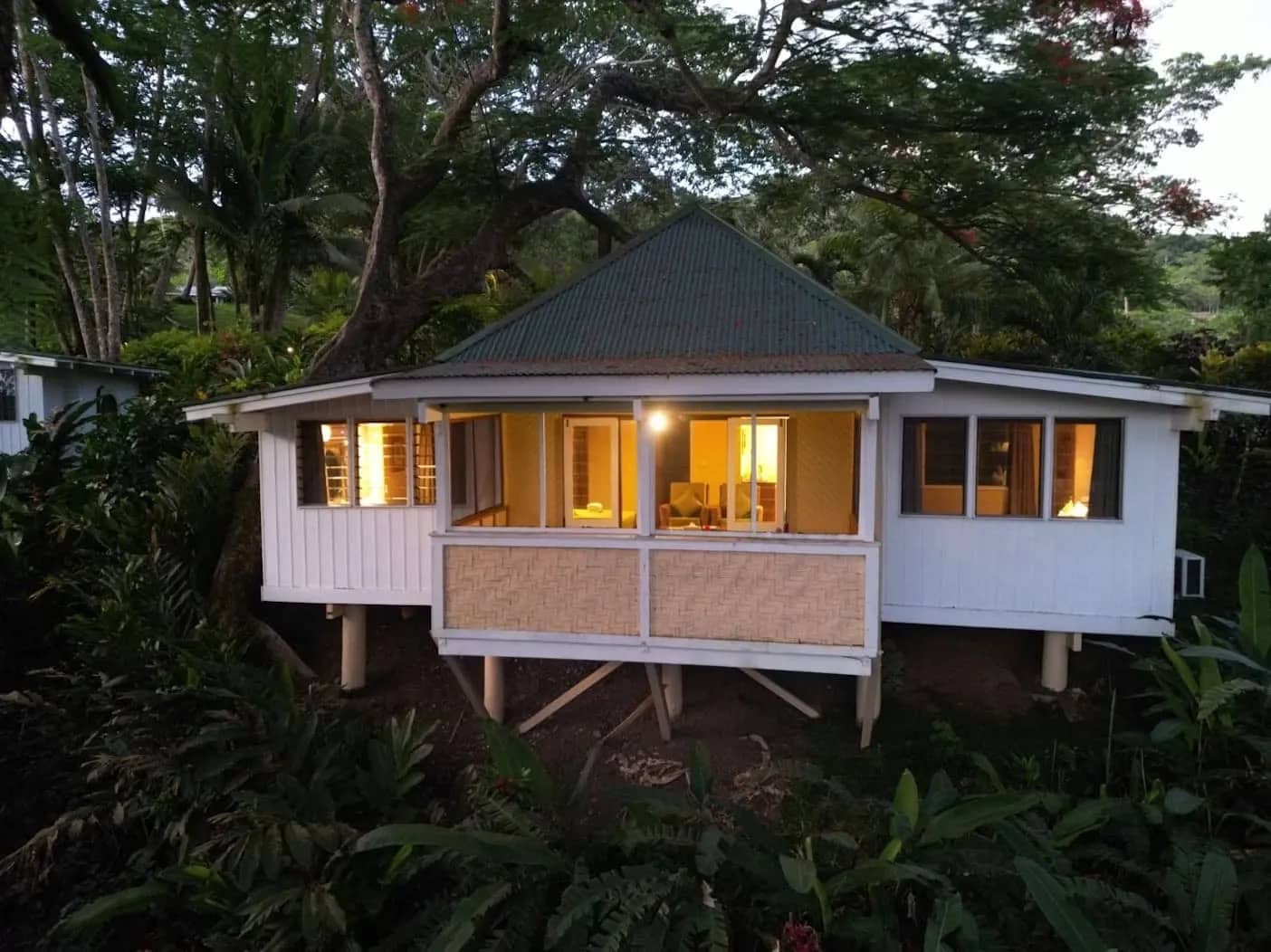 2 Bedroom Garden Bure - image