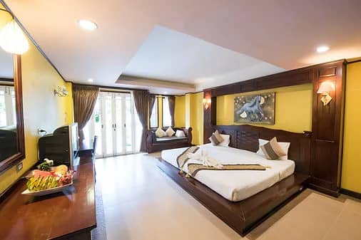 Superior Quad Pool Side - image