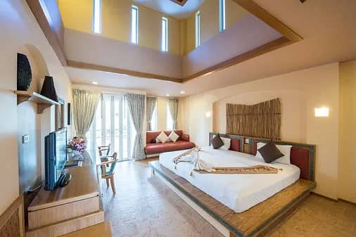 Deluxe Room (Sea & Pool View) - image