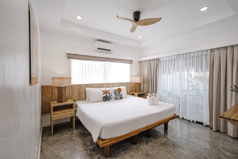 1 Bedroom Ocean View Suite - image