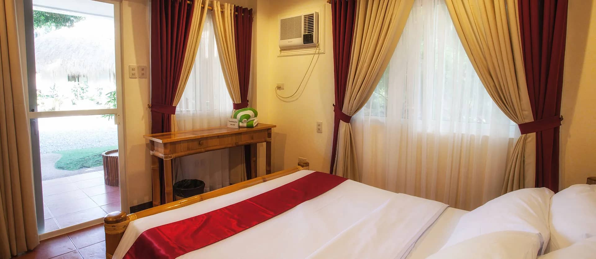 Family Room (Moorish Idol & Blue Ring Octopus) - image Family Room (Moorish Idol & Blue Ring Octopus) - image