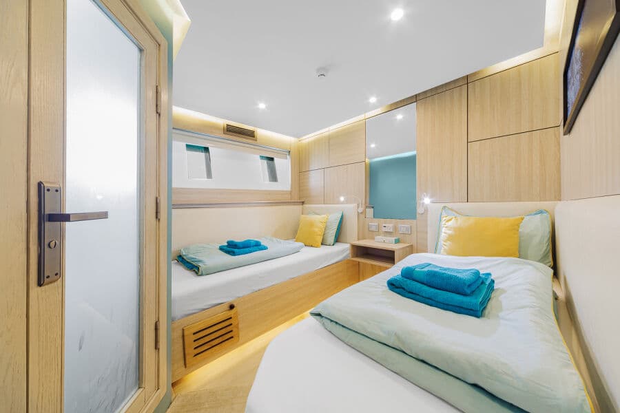 Standard Twin Lower Deck - image Standard Twin Lower Deck - image