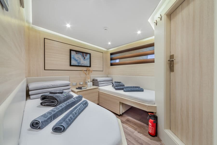 Standard Twin Lower Deck - image Standard Twin Lower Deck - image