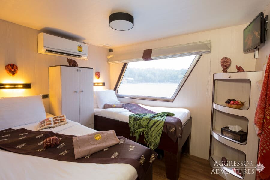 Deluxe Main Deck - image Deluxe Main Deck - image