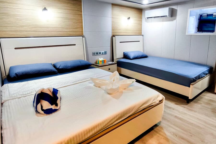Standard - Double Bed & Single Bed Lower Deck - image Standard - Double Bed & Single Bed Lower Deck - image