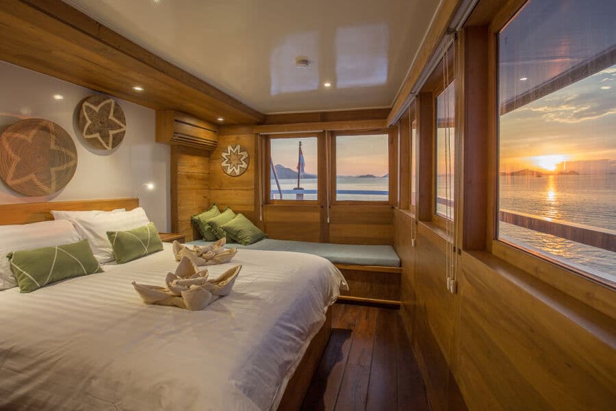 Double Upper Deck - image Double Upper Deck - image