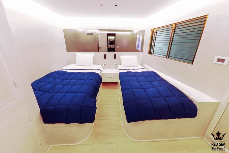 Twin Main Deck - image Twin Main Deck - image